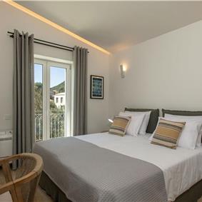 3 bedroom villa with pool & sea views, near Palaiokastrítsa, sleeps 6